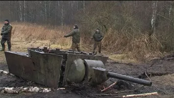 В Витебской области из болота извлекли уникальный танк КВ-1