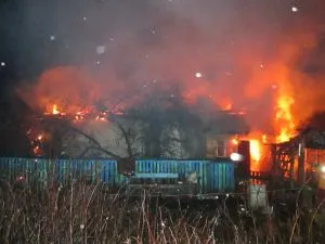 В Петриковском районе пожар унес жизни пожилой сельчанки и ее безработного сына-курильщика