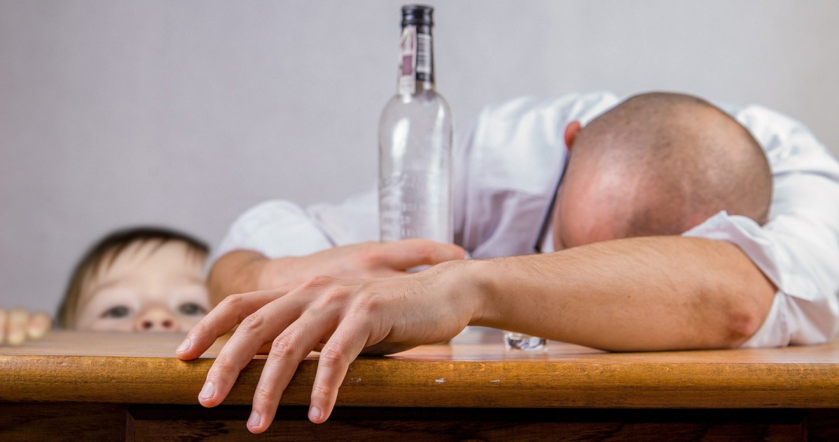 roditeli-alkogoliki.jpg roditeli-alkogoliki.jpg