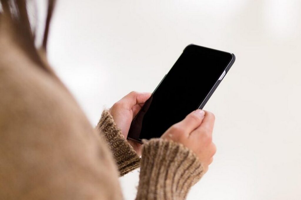 woman-use-smart-phone_328191-6824-1024x682.jpg
