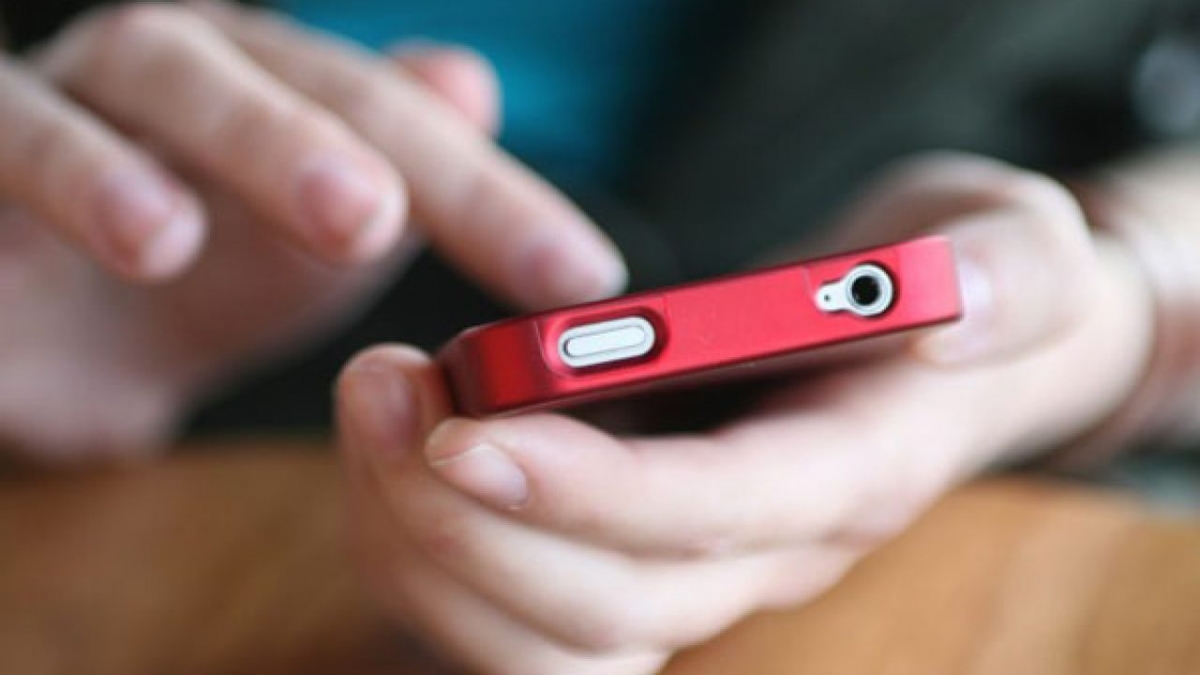 How-to-Spy-on-My-Wifes-Phone-1-1280x720.jpg