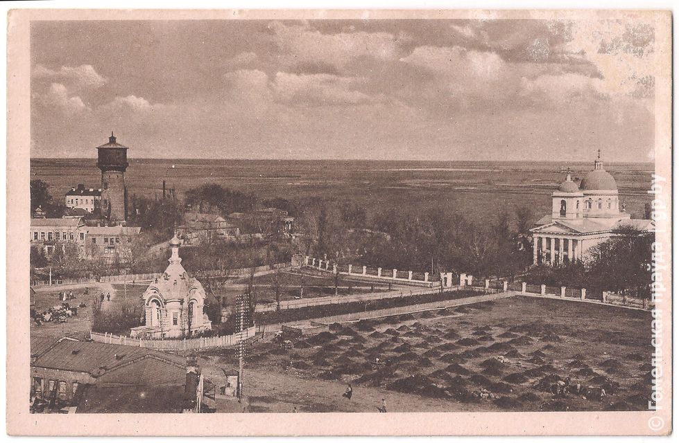 Соборная площадь с телеграфным столбом 1918 г..jpg
