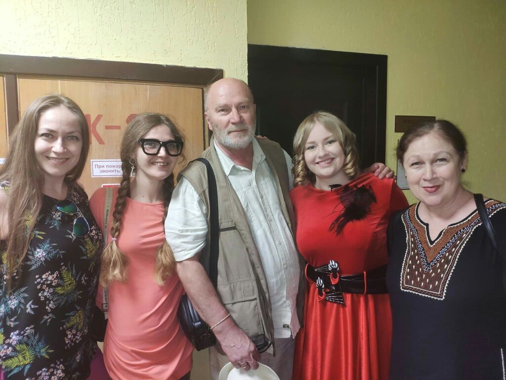 Наталия Борисовна с мужем Алексеем Бычковым, дочерьми Анастасией и Александрой и внучкой Ксенией.jpg Наталия Борисовна с мужем Алексеем Бычковым, дочерьми Анастасией и Александрой и внучкой Ксенией.jpg