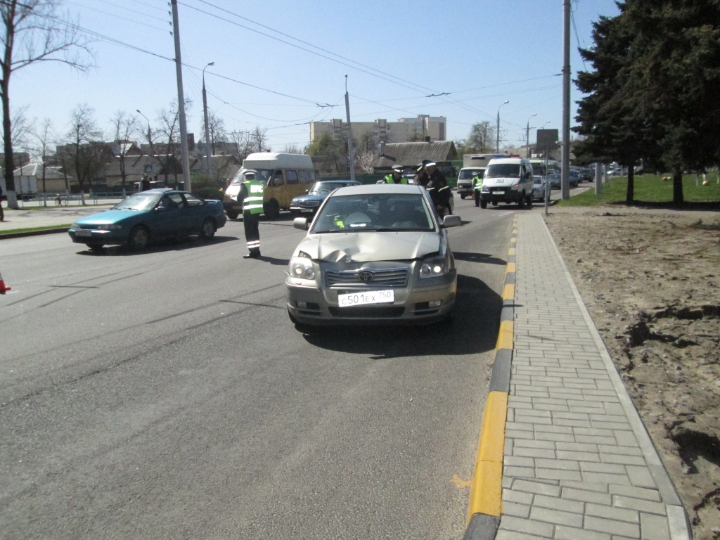 В Гомеле на Торговом кольце Тойота сбила подростка на пешеходном переходе.jpg В Гомеле на Торговом кольце Тойота сбила подростка на пешеходном переходе.jpg