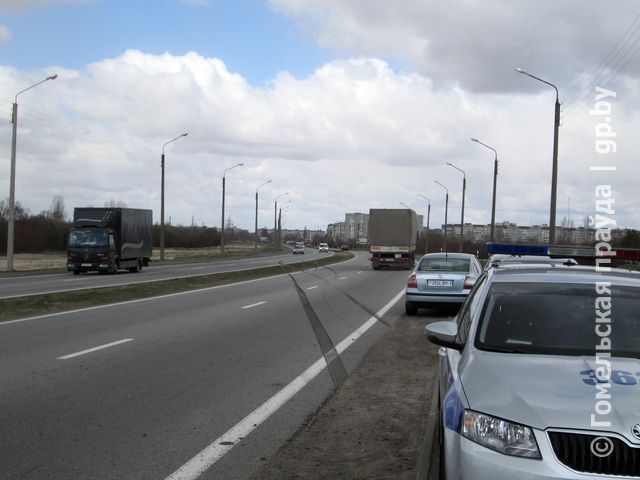 Авария с БМВ в Гомеле, тормозной путь автомобиля.jpg Авария с БМВ в Гомеле, тормозной путь автомобиля.jpg