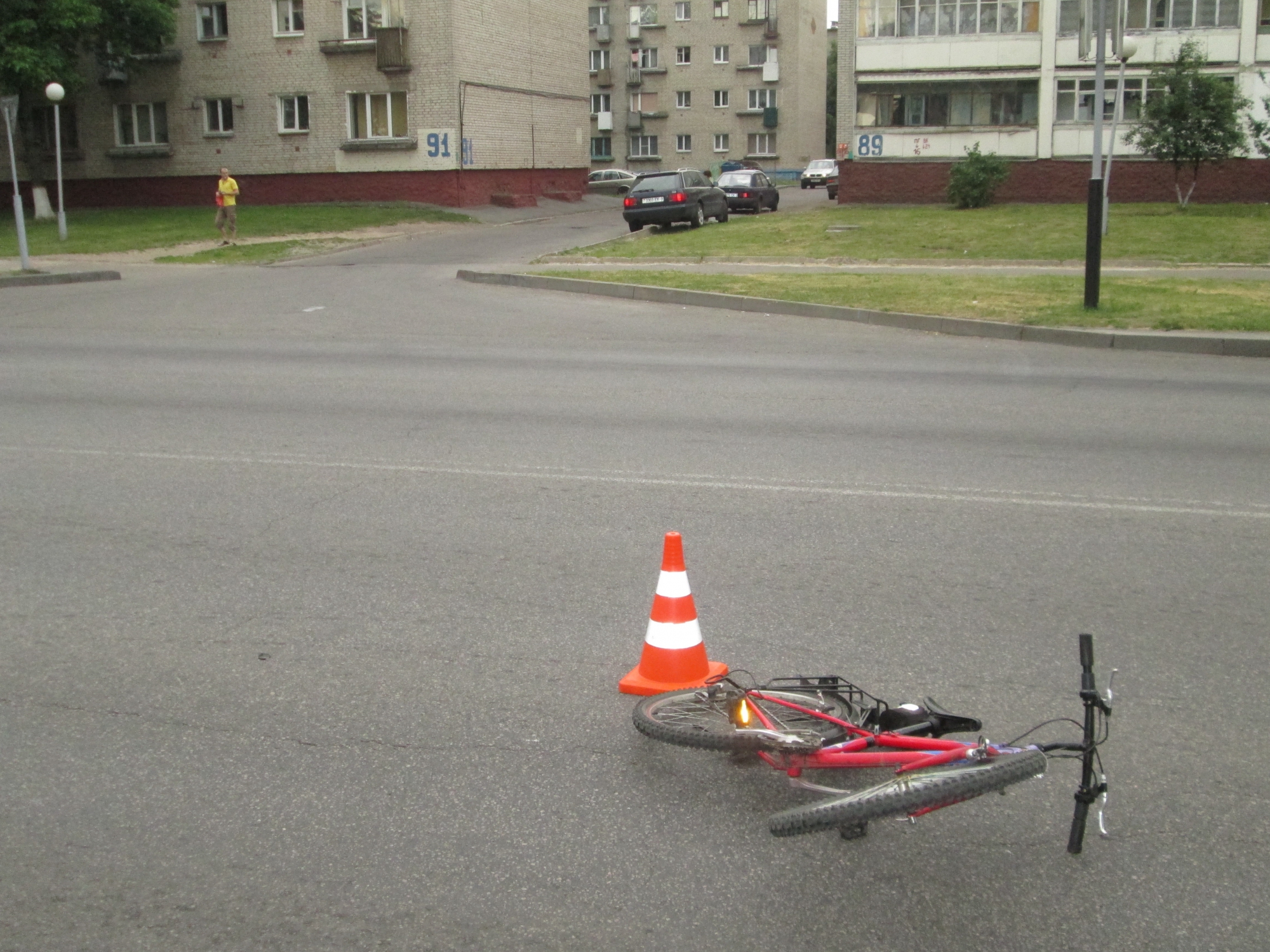 В Гомеле на пешеходном переходе маршрутка сбила девочку-велосипедистку, которая спешила в школу 2.jpg