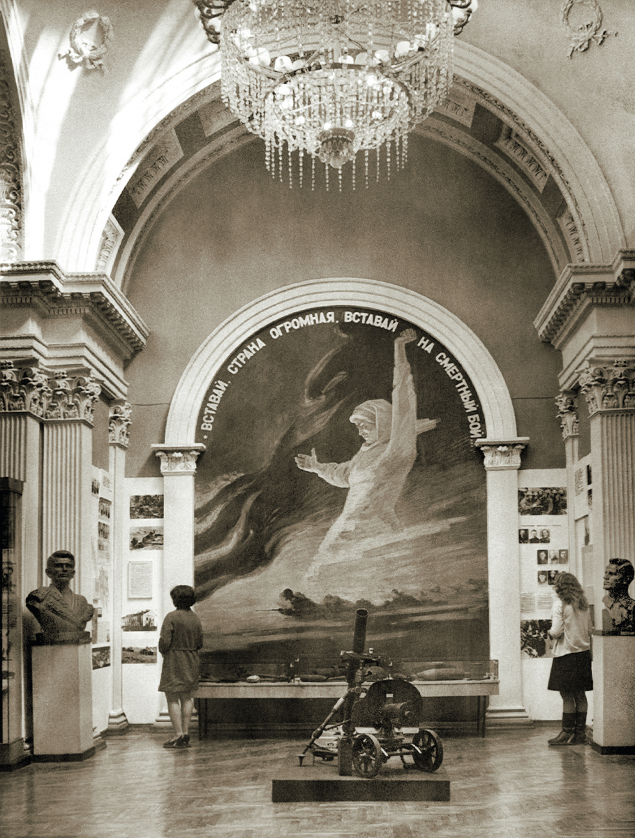 08.Башня дворца. Экспозиция, посвященная Великой Отечественной войне.jpg