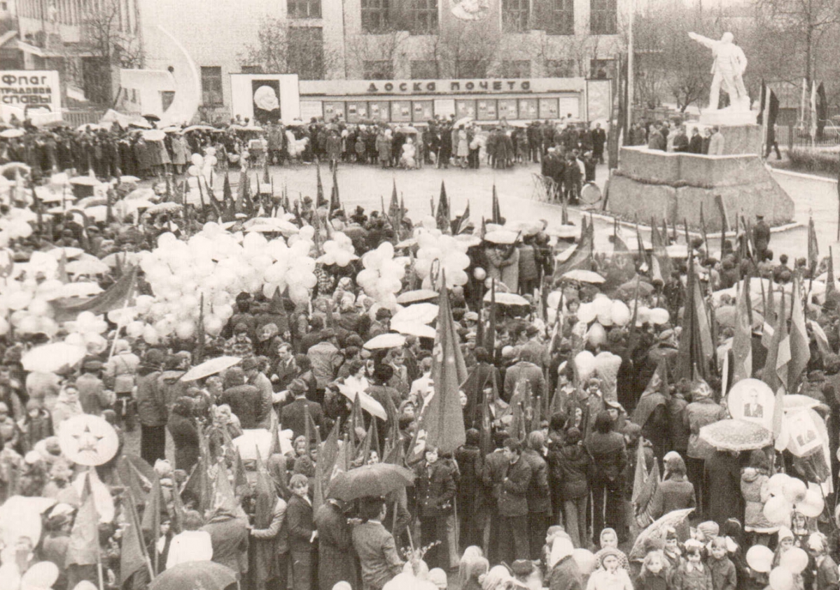 демондстрация 1950 годы.jpg