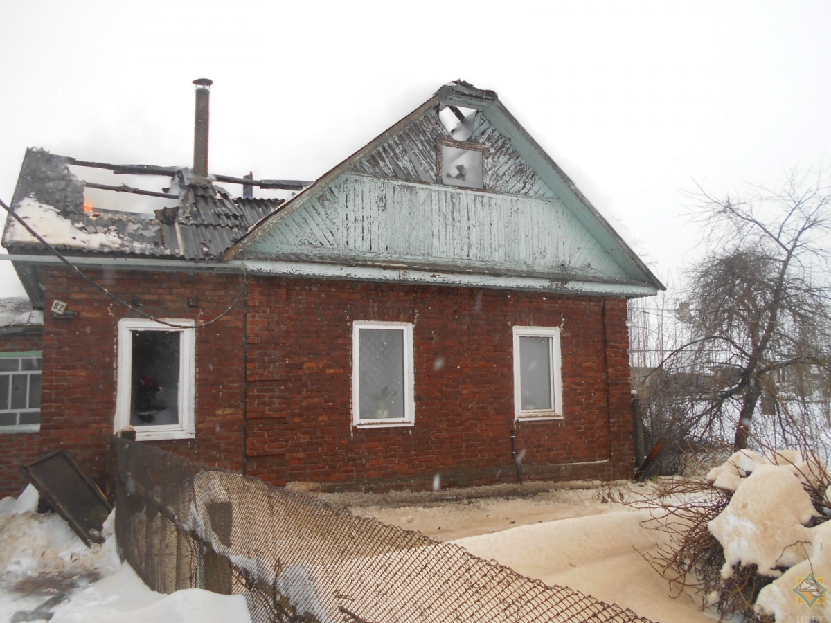 На пожаре в Жлобине работники МЧС спасли пенсионера 1.jpg