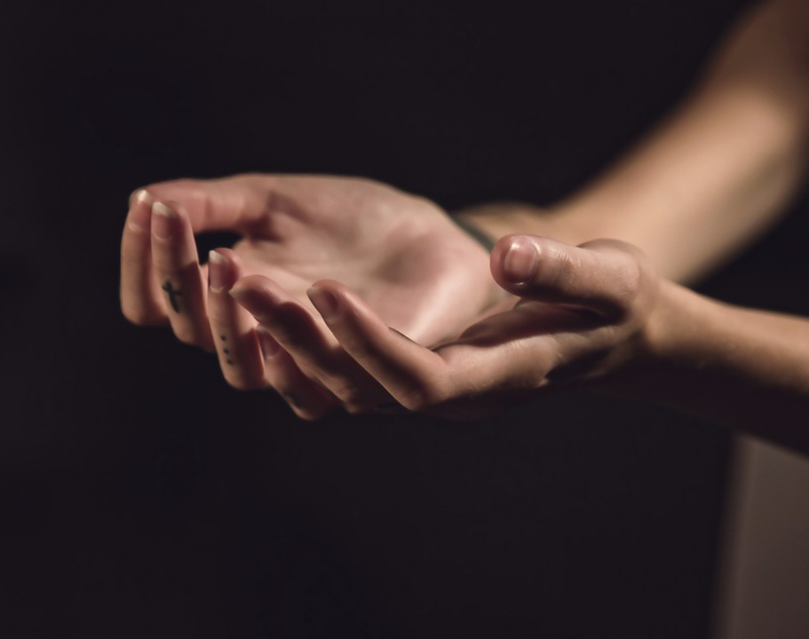 hands-1047634_960_720.jpg