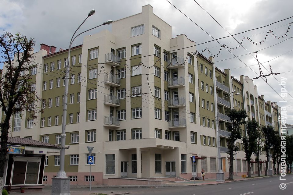 Дом коммуны после реконструкции_2011 год.JPG