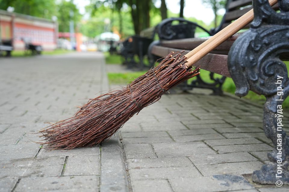 Субботник, веники.JPG
