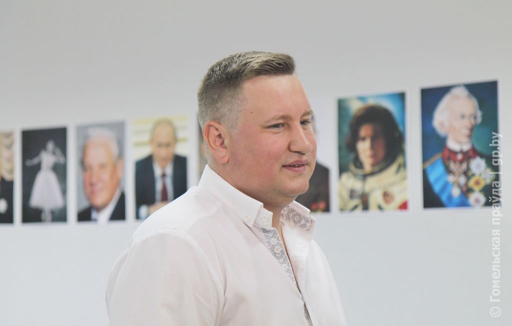 Пришел на встречу в вышиванке.jpg