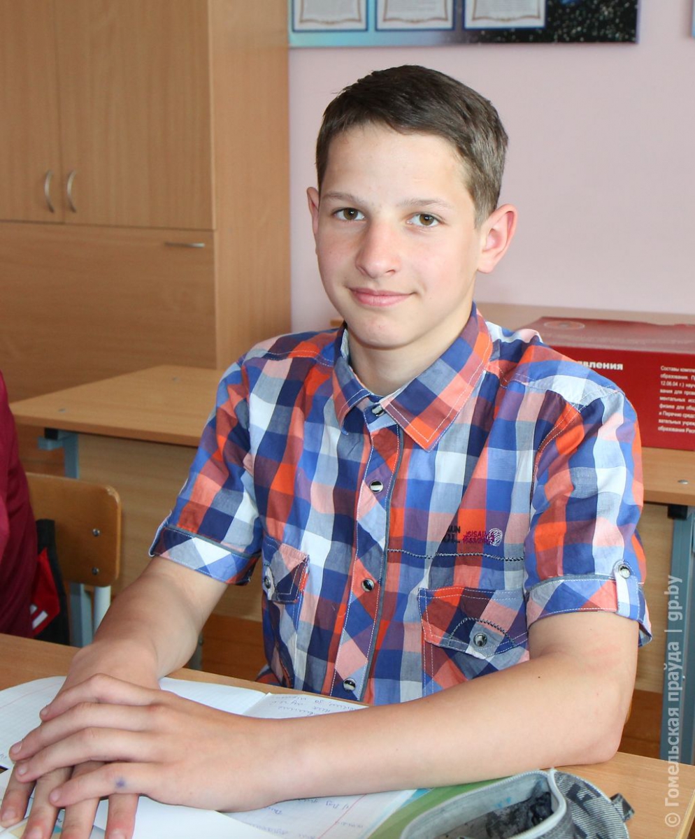 9. Будущий радиодиджей Алексей.JPG