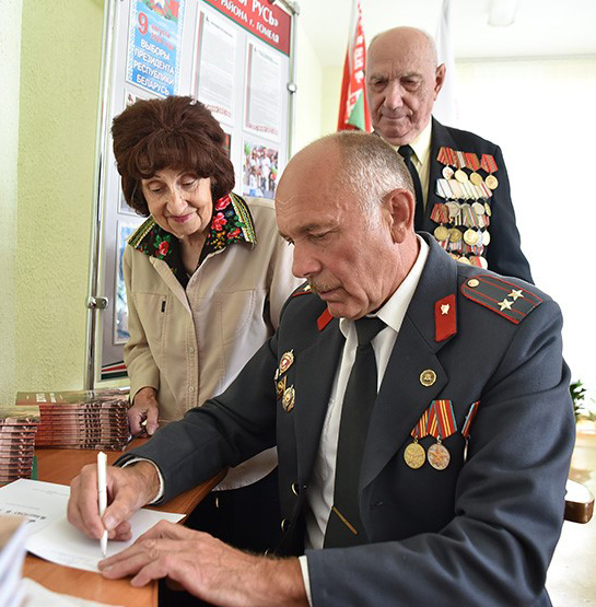 Сазанчук з чытачамі.jpg
