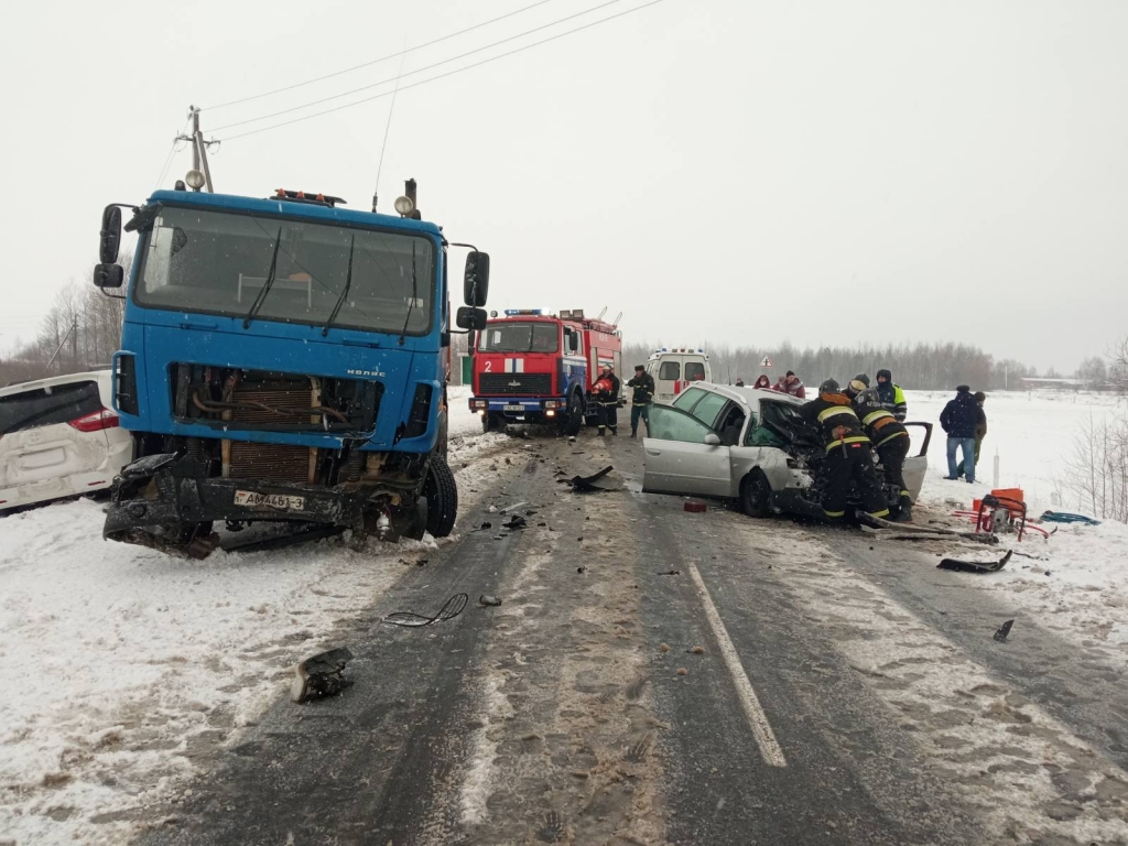 В Житковичском районе столкнулись грузовик и легковушка. Один из водителей погиб img_6d1093ce9fe4b16d0ad42e550563e36f_v.jpg