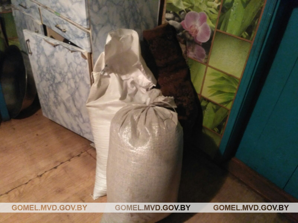 Петриков кража зерна 3.jpg Петриков кража зерна 3.jpg
