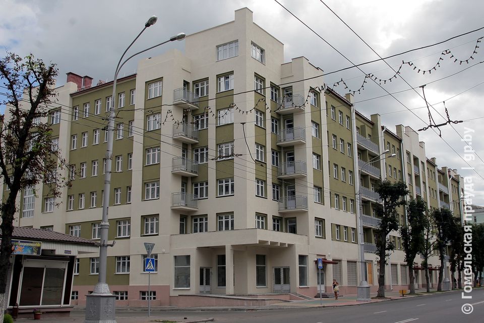 Дом коммуны после реконструкции_2011 год.JPG