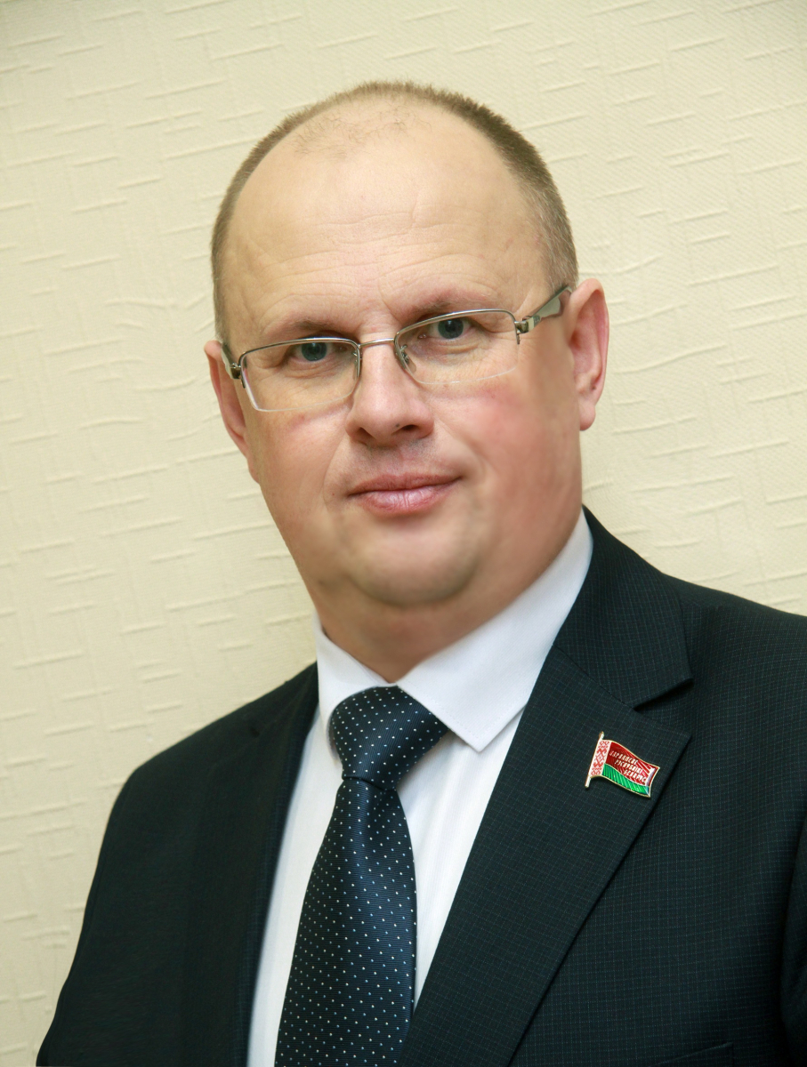 Олег СЛИНЬКО, директор совхоза-комбината «Заря» Мозырского района