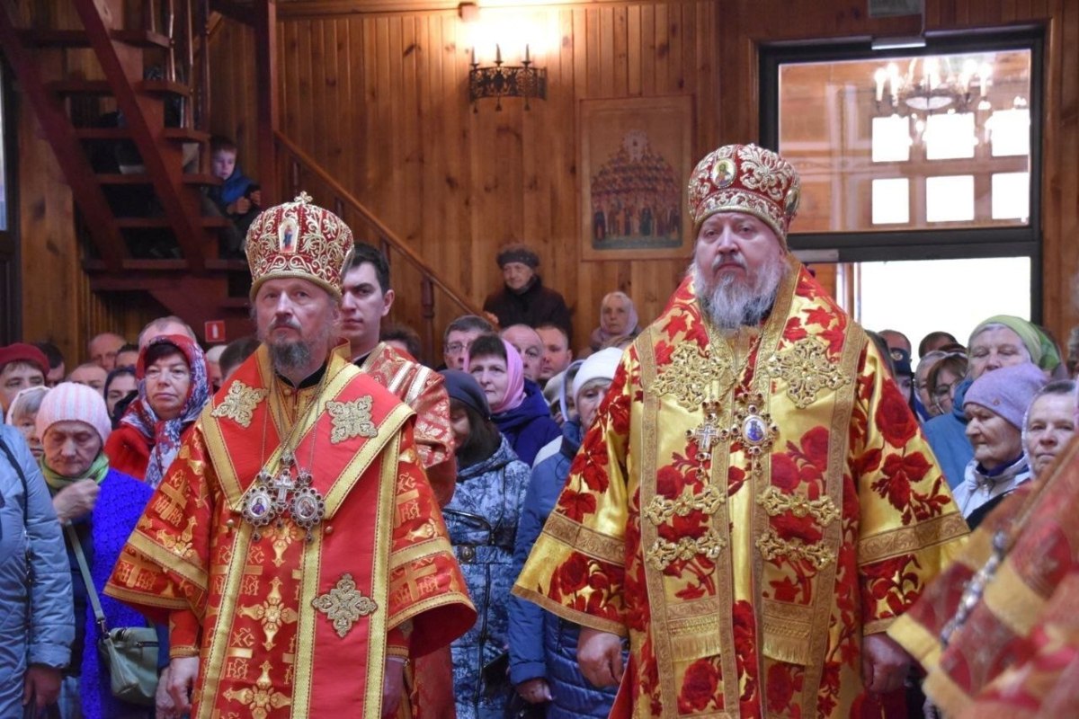 Митрополит Вениамин в Гомеле: литургия в храме-памятнике Архангела Михаила к годовщине чернобыльской трагедии Митрополит Вениамин в Гомеле: литургия в храме-памятнике Архангела Михаила к годовщине чернобыльской трагедии