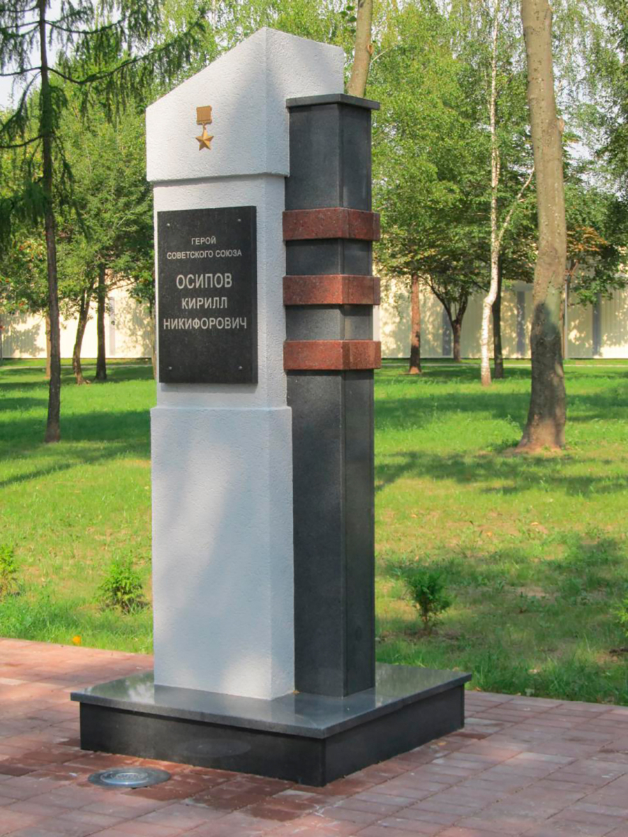 Осипов на Аллее Героев_1.jpg
