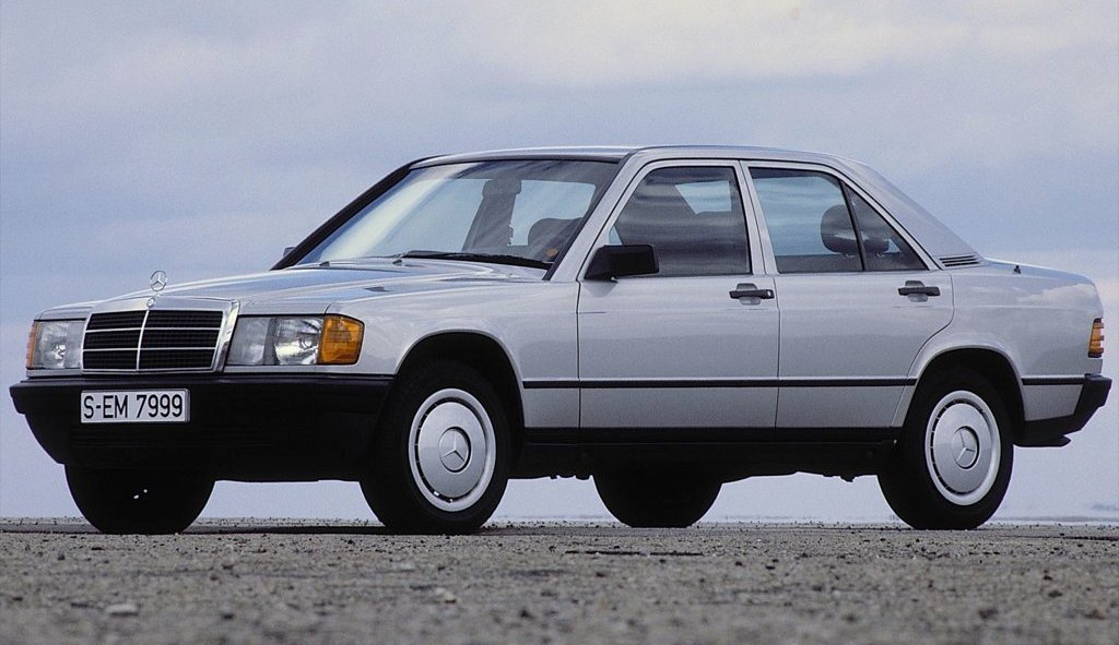 Mercedes-Benz-190E_1984_2.jpg