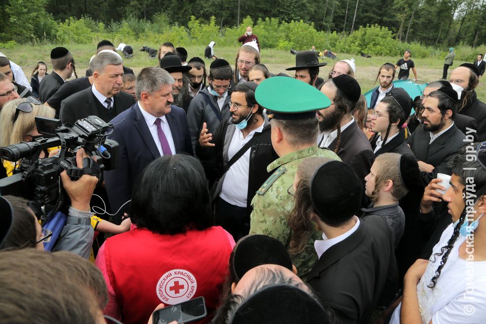 Хасиды на границе Новая Гута