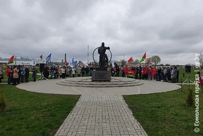 Жизнь продолжается. В день чернобыльской трагедии энергетики Беларуси и России встретились в Хойниках 