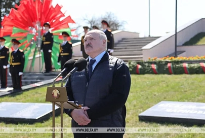 Лукашенко: ввели безвиз для Литвы и Латвии, так они своих людей в Беларусь не выпускают