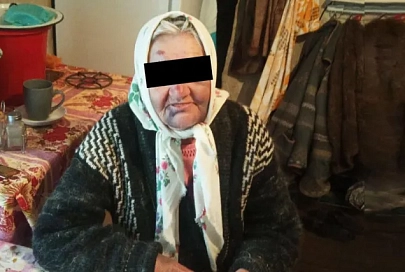 В Василевичах местный житель вначале помогал пенсионерке, затем стал избивать, грабить и вымогать деньги