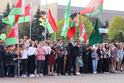Митинги, флешмобы, концерты: в районных центрах отпраздновали День Государственного герба и Государственного флага