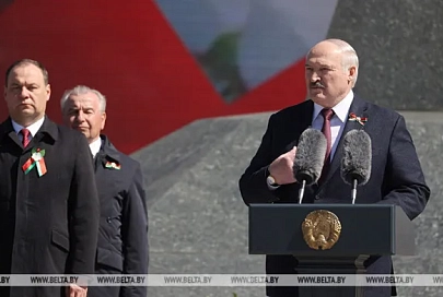 Лукашенко: безумные политики Запада столкнули братьев украинцев и россиян