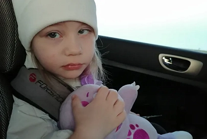 Трехлетней Жене Мамоновой из Гомеля нужна операция на левом глазу, которая поможет вернуть ей зрение