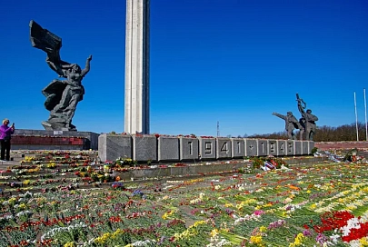 В Риге за участие в митинге против сноса памятника освободителям задержана депутат Европарламента