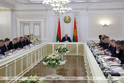 Президент Беларуси: наелись уже болтовни о глобальных трендах, время военное