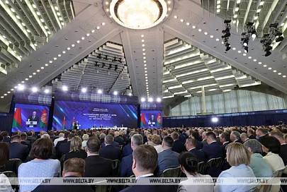 "А к кому еще? Это уже своего рода политическая традиция". Лукашенко о помощи гражданам