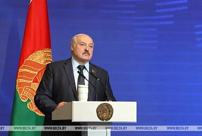 Лукашенко: у руля Беларуси находятся не олигархи, а люди от земли