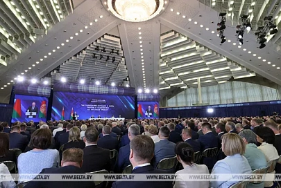 Лукашенко: партийному строительству в стране быть