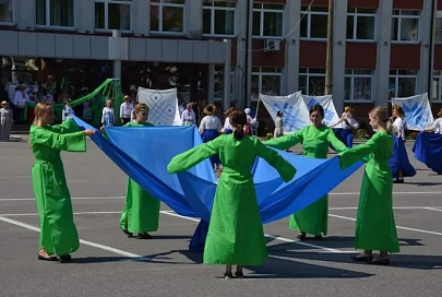 В городском поселке Корма проходит фестиваль «Льняная карусель»