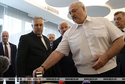 Лукашенко приехал на Миорский металлопрокатный завод