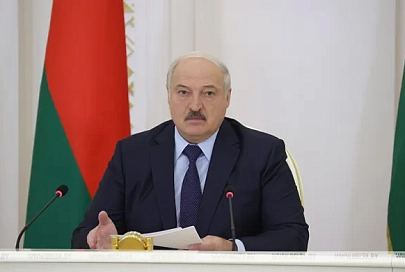 Лукашенко потребовал оперативнее действовать в снижении цен на древесину для строительства жилья