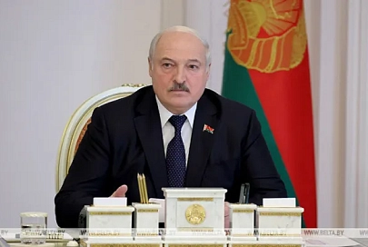 Лукашенко пообещал разобраться с тунеядцами: "Не работают, а соцуслуги получают, как все. Несправедливо"