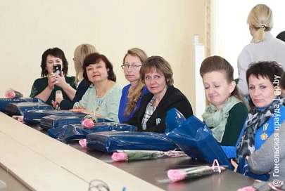 Профсоюз здравоохранения Гомельщины поздравил многодетных мам отрасли, награжденных орденом Матери