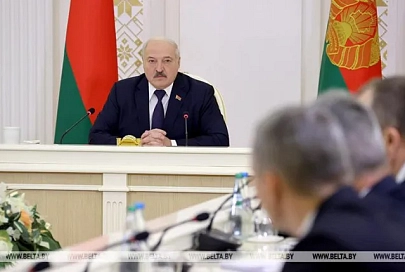 Лукашенко предложил людям выбрать из двух вариантов: жить тихо и спокойно или пройти через беду