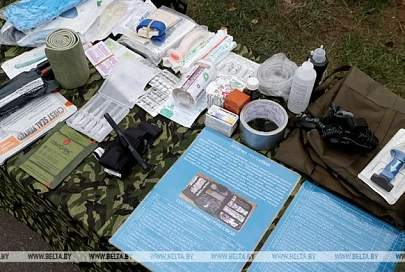 Президент Беларуси военным: индивидуальная аптечка должна быть не хуже натовской, а даже лучше