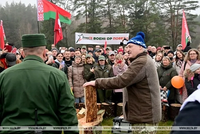 Уникальное событие. Репортаж с первого в мире чемпионата по рубке дров среди журналистов