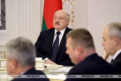 Лукашенко ждет от правительства большей смелости и положительно оценил перевыполнение поручения по ценам
