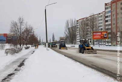 Обильный снегопад усложнил жизнь города над Припятью. Но коммунальники справляются