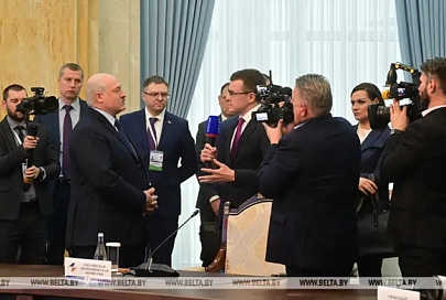 Лукашенко о замене доллару в расчетах: мы удовлетворены российским рублем