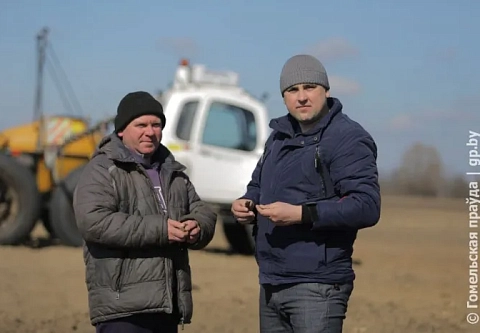 Еще два с половиной года назад Анатолий Панченко работал агрономом ОАО «Пераможник», а нынче уже руководит хозяйством